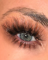Celeste - Wispy, Natural Cat-Eye Lash with Invisible Band